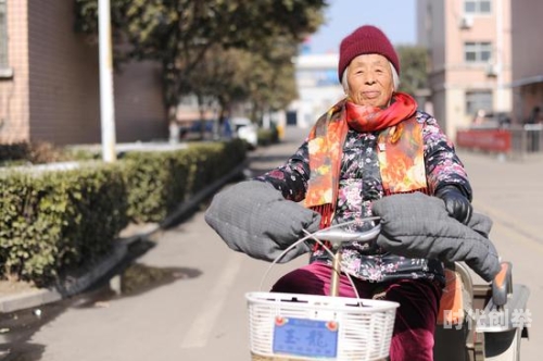 老骚B老太太视频现象的探讨